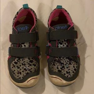 Plae 11.5 youth Velcro shoes